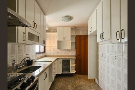 Apartamento para alugar com 126m², 3 quartos e 3 vagasCozinha