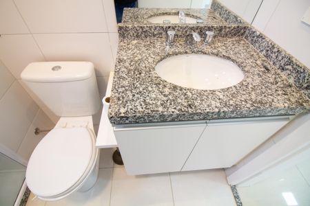 Banheiro de apartamento à venda com 2 quartos, 70m² em Campo Belo, São Paulo