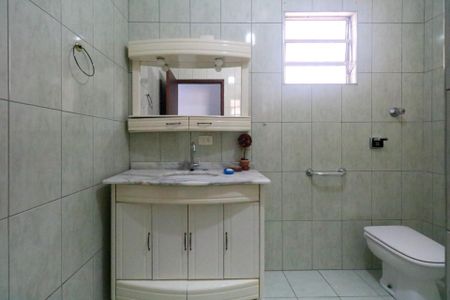 Casa à venda com 165m², 2 quartos e 2 vagasBanheiro