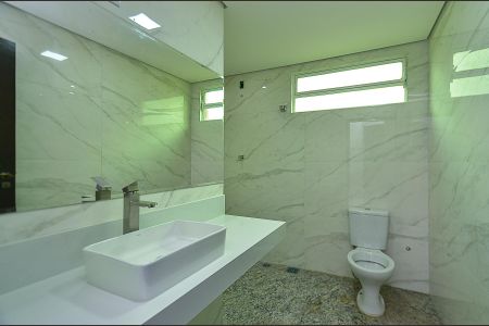 Casa para alugar com 128m², 4 quartos e 1 vaga Casa para alugar com 128m², 4 quartos e 1 vagaBanheiro Social