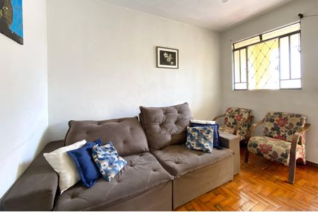 Sala de casa para alugar com 2 quartos, 150m² em União, Belo Horizonte