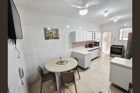 Apartamento à venda com 106m², 2 quartos e 2 vagasCozinha