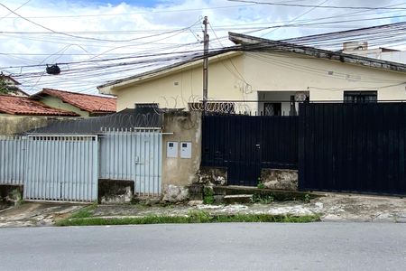 Casa à venda com 300m², 2 quartos e 1 vagaFachada