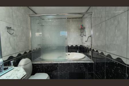Apartamento à venda com 338m², 4 quartos e 2 vagasBanheiro da Suíte 4