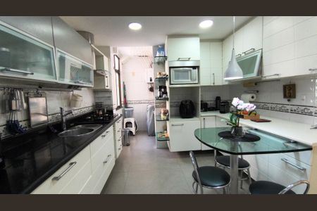 Apartamento à venda com 338m², 4 quartos e 2 vagasCozinha e Área de Serviço