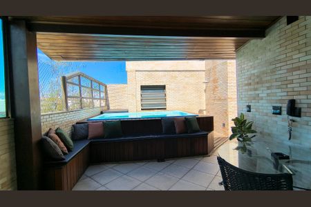 Apartamento à venda com 338m², 4 quartos e 2 vagas Apartamento à venda com 338m², 4 quartos e 2 vagasCobertura