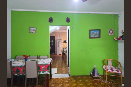 Casa à venda com 100m², 4 quartos e 4 vagasSala