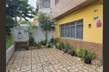 Casa à venda com 100m², 4 quartos e 4 vagasQuintal