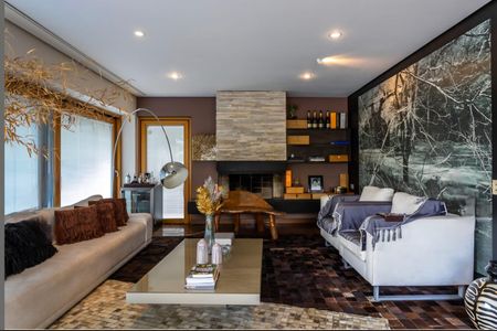 Casa de condomínio para alugar com 531m², 4 quartos e 6 vagas