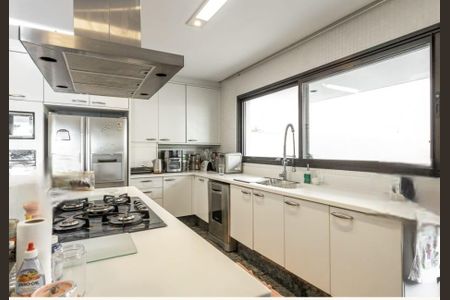 Casa de condomínio para alugar com 531m², 4 quartos e 6 vagas