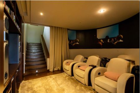 Casa de condomínio para alugar com 531m², 4 quartos e 6 vagas