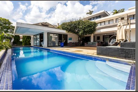 Casa de condomínio para alugar com 531m², 4 quartos e 6 vagas