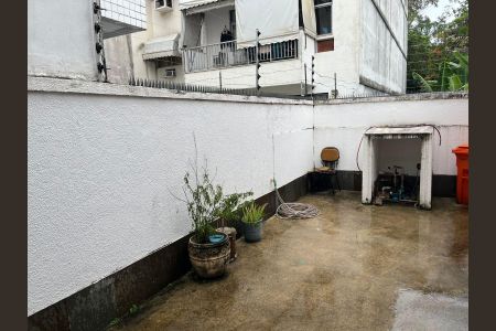 Casa à venda com 269m², 7 quartos e 8 vagas Casa à venda com 269m², 7 quartos e 8 vagasÁrea externa