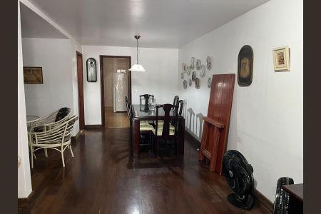 Casa à venda com 269m², 7 quartos e 8 vagas Casa à venda com 269m², 7 quartos e 8 vagasSala