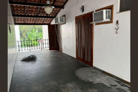 Casa à venda com 269m², 7 quartos e 8 vagas Casa à venda com 269m², 7 quartos e 8 vagasÁrea externa