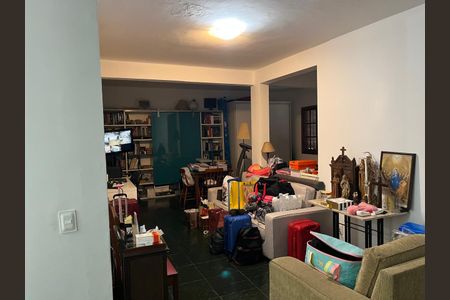 Casa à venda com 269m², 7 quartos e 8 vagas Casa à venda com 269m², 7 quartos e 8 vagasQuarto