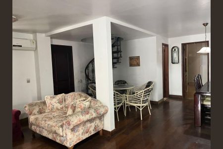 Casa à venda com 269m², 7 quartos e 8 vagas Casa à venda com 269m², 7 quartos e 8 vagasSala