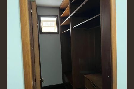 Casa à venda com 269m², 7 quartos e 8 vagas Casa à venda com 269m², 7 quartos e 8 vagasSala