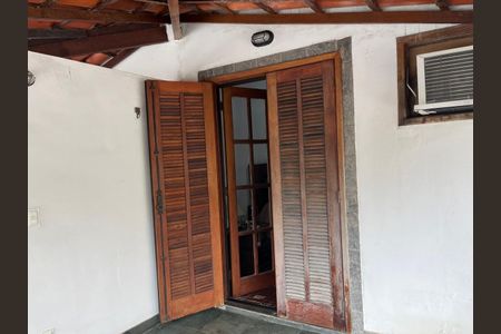 Casa à venda com 269m², 7 quartos e 8 vagas Casa à venda com 269m², 7 quartos e 8 vagasÁrea externa