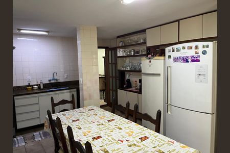 Casa à venda com 269m², 7 quartos e 8 vagas Casa à venda com 269m², 7 quartos e 8 vagasCozinha