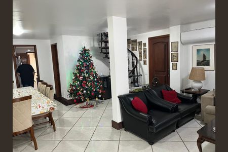 Casa à venda com 269m², 7 quartos e 8 vagas Casa à venda com 269m², 7 quartos e 8 vagasSala