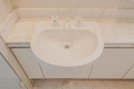 Apartamento à venda com 440m², 3 quartos e 4 vagasBanheiro da Suíte 2