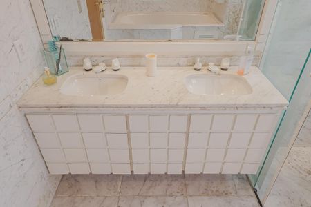 Apartamento à venda com 440m², 3 quartos e 4 vagasBanheiro da Suíte 3