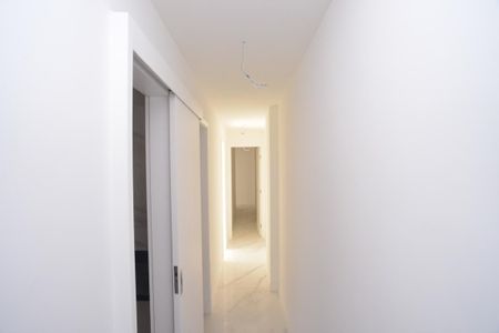 Corredor de apartamento para alugar com 4 quartos, 136m² em Barra da Tijuca, Rio de Janeiro