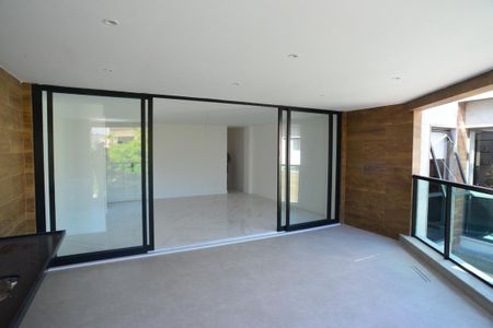 Apartamento para alugar com 136m², 4 quartos e 3 vagasVaranda