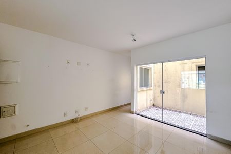 Casa à venda com 120m², 3 quartos e 2 vagasSala