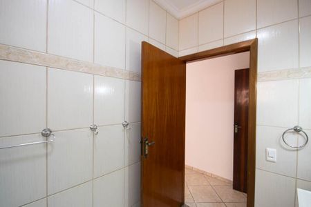 Casa à venda com 249m², 2 quartos e 5 vagasBanheiro da Suíte