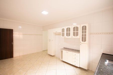 Casa à venda com 249m², 2 quartos e 5 vagasCozinha