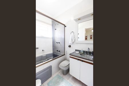 Casa à venda com 170m², 3 quartos e 2 vagasBanheiro da Suíte 2