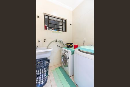 Casa à venda com 170m², 3 quartos e 2 vagasÁrea de Serviço