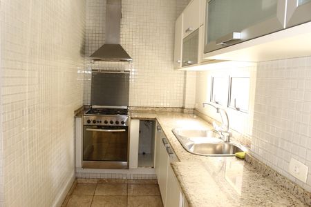 Casa para alugar com 250m², 6 quartos e 5 vagasLavabo