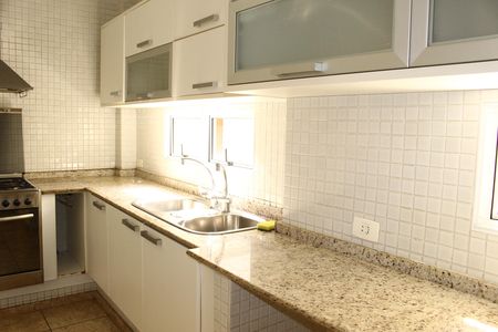 Casa para alugar com 250m², 6 quartos e 5 vagasLavabo