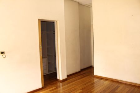 Casa para alugar com 250m², 6 quartos e 5 vagasSuíte 4