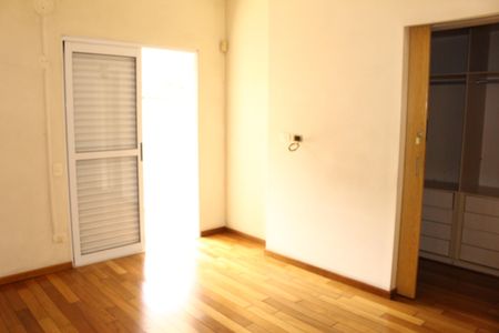 Casa para alugar com 250m², 6 quartos e 5 vagasSuíte 4
