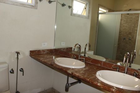 Casa para alugar com 250m², 6 quartos e 5 vagasBanheiro da Suíte 4