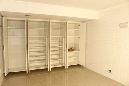 Casa para alugar com 250m², 6 quartos e 5 vagasLavanderia