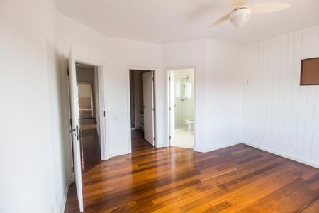 Casa de condomínio à venda com 355m², 3 quartos e 2 vagasSuíte 2