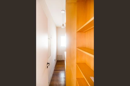 Casa de condomínio à venda com 355m², 3 quartos e 2 vagasCloset