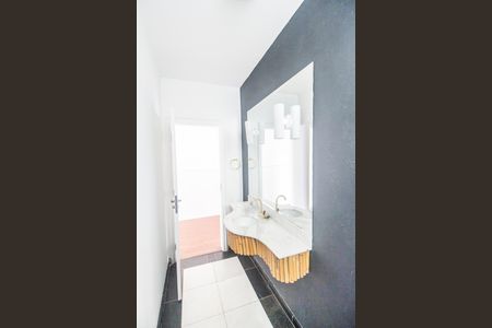 Casa de condomínio à venda com 355m², 3 quartos e 2 vagasLavabo