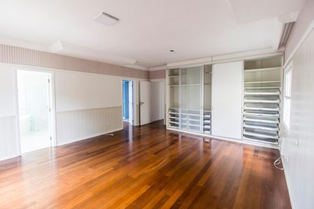 Casa de condomínio à venda com 355m², 3 quartos e 2 vagasSuíte master