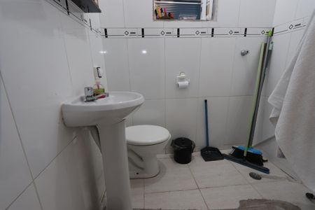 Casa à venda com 240m², 4 quartos e 2 vagasBanheiro da Suíte