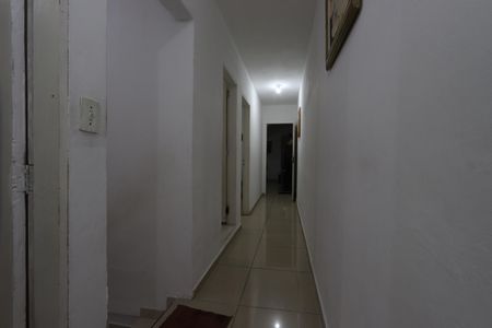 Casa à venda com 240m², 4 quartos e 2 vagasCorredor