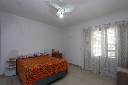 Casa à venda com 240m², 4 quartos e 2 vagasSuíte