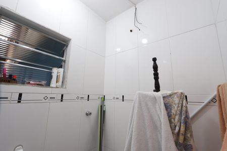 Casa à venda com 240m², 4 quartos e 2 vagasBanheiro da Suíte