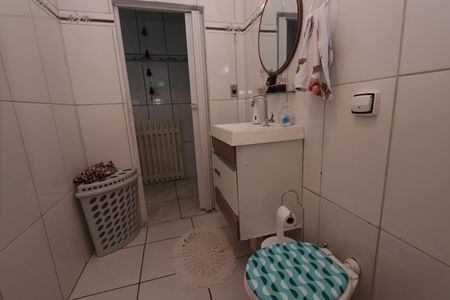 Casa à venda com 240m², 4 quartos e 2 vagasBanheiro de baixo