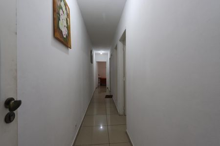 Casa à venda com 240m², 4 quartos e 2 vagasCorredor